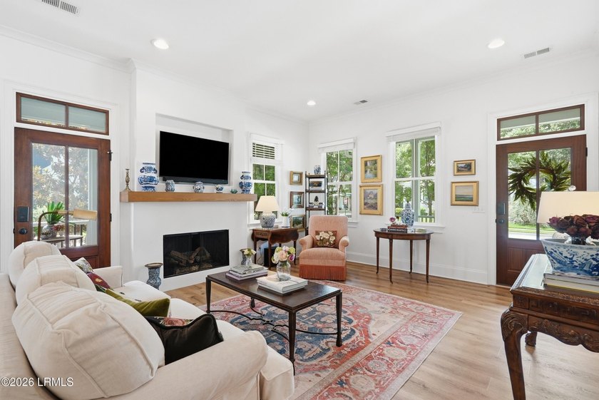 Welcome to this beautifully maintained 2-bedroom, 2-bathroom - photo 8