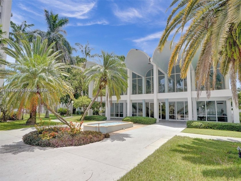 Beautiful condo apartment, is a gated community. With a great - photo 2