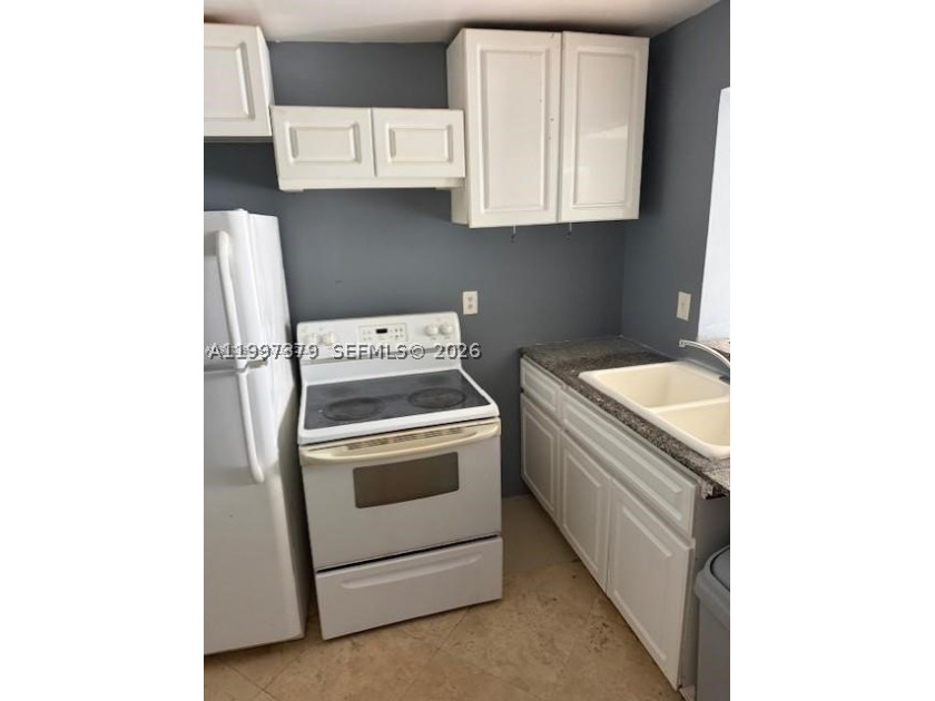 Beautiful condo apartment, is a gated community. With a great - photo 7