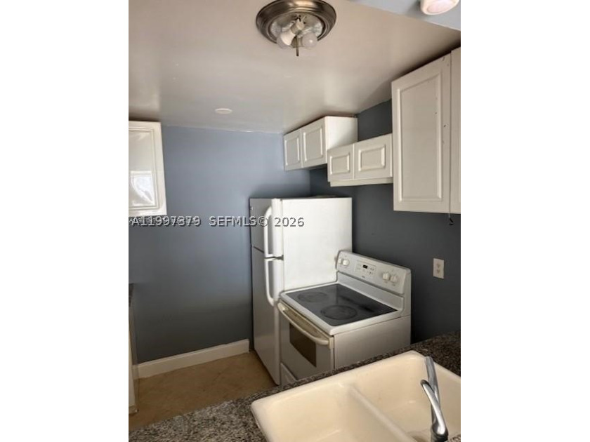 Beautiful condo apartment, is a gated community. With a great - photo 8