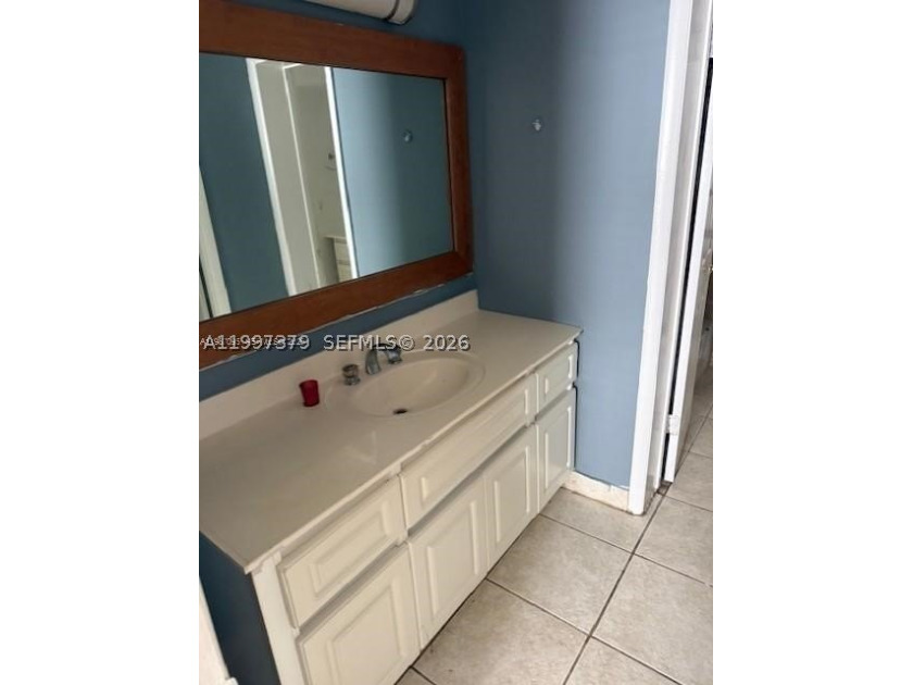 Beautiful condo apartment, is a gated community. With a great - photo 9
