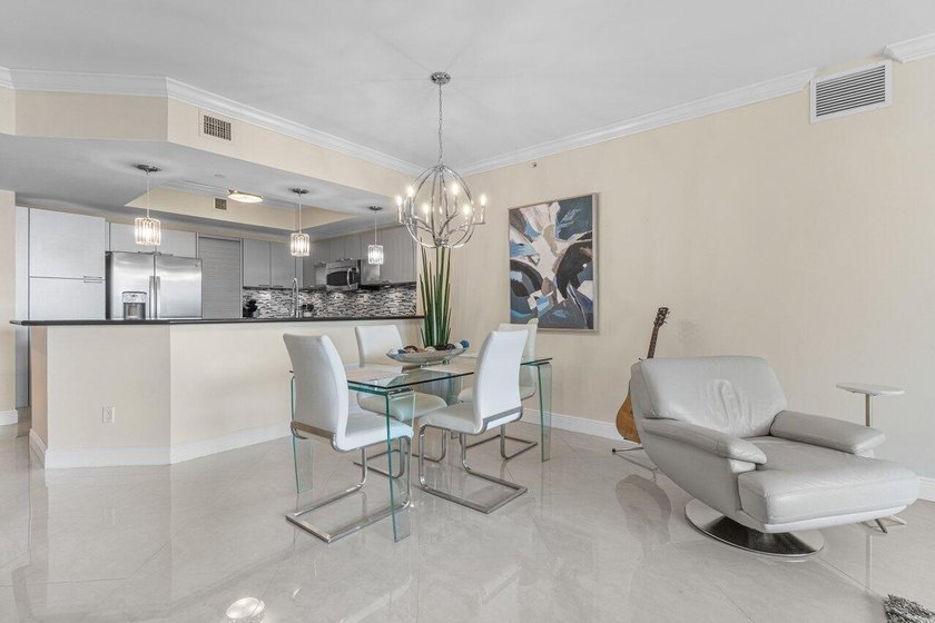Beautifully updated 3rd floor unit. Gorgeous Intracoastal views - photo 11