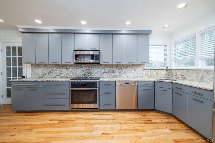 Welcome to this beautifully updated, move-in ready expanded - photo 12