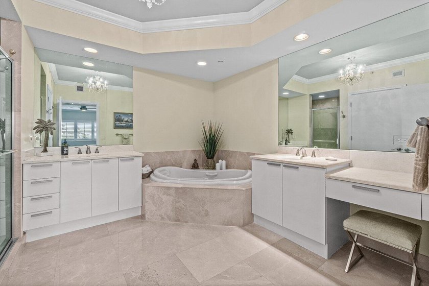 Beautifully updated 3rd floor unit. Gorgeous Intracoastal views - photo 14