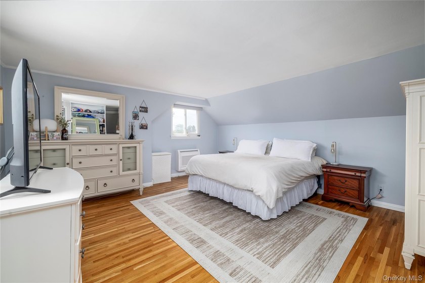 Welcome to this beautifully updated, move-in ready expanded - photo 22