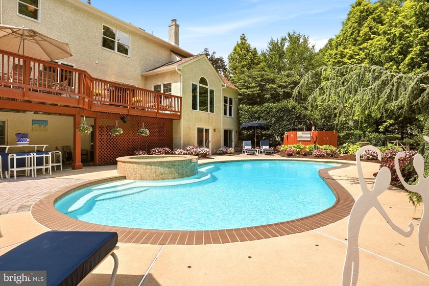 An extraordinary custom estate tucked away on a quiet cul-de-sac - photo 22