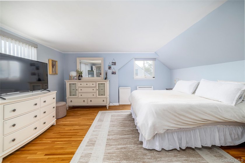 Welcome to this beautifully updated, move-in ready expanded - photo 23