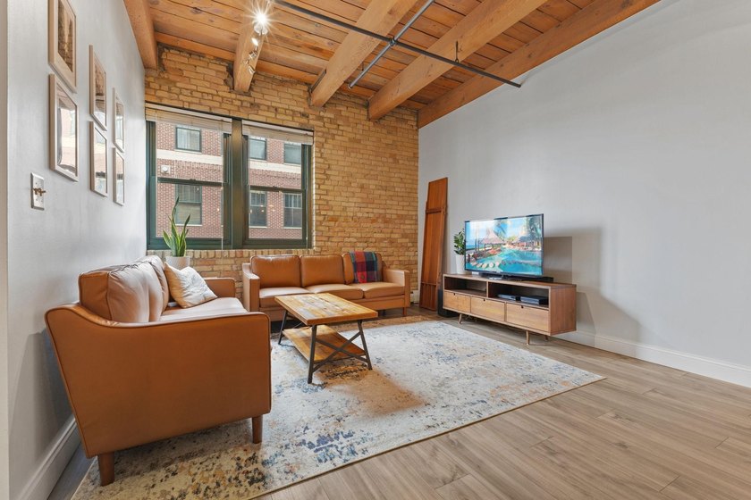 Experience the perfect blend of historic character and modern - photo 10