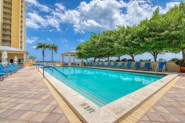 Beautifully updated 3rd floor unit. Gorgeous Intracoastal views - photo 36