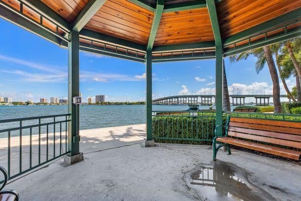 Beautifully updated 3rd floor unit. Gorgeous Intracoastal views - photo 44