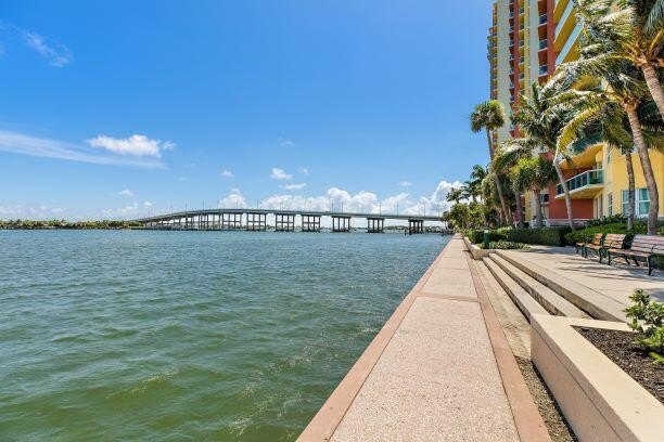Beautifully updated 3rd floor unit. Gorgeous Intracoastal views - photo 47