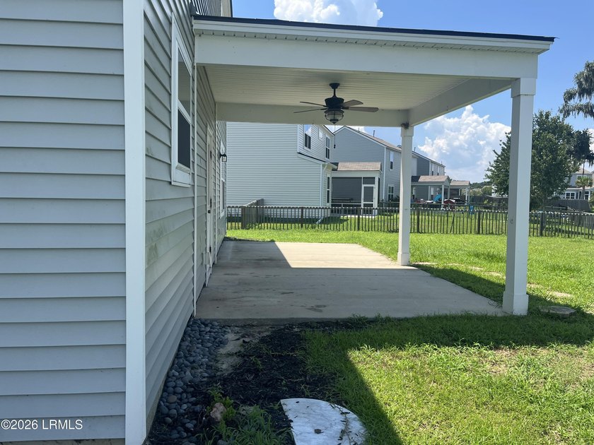 Large 4 bedroom and 2.5 bath home/Open floor plan with stainless - photo 6