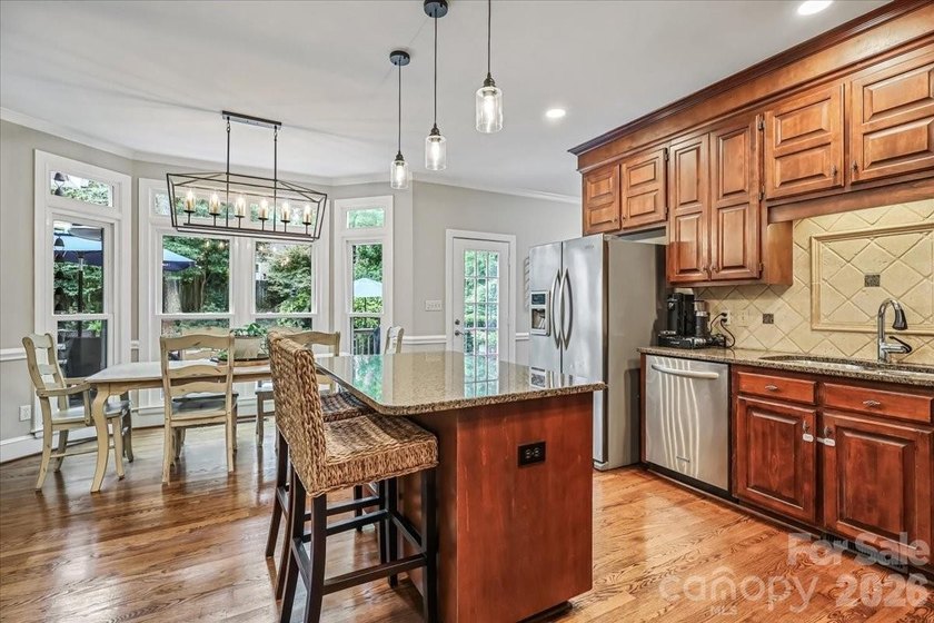 Beautiful full brick home in the desirable Berkeley community - photo 10