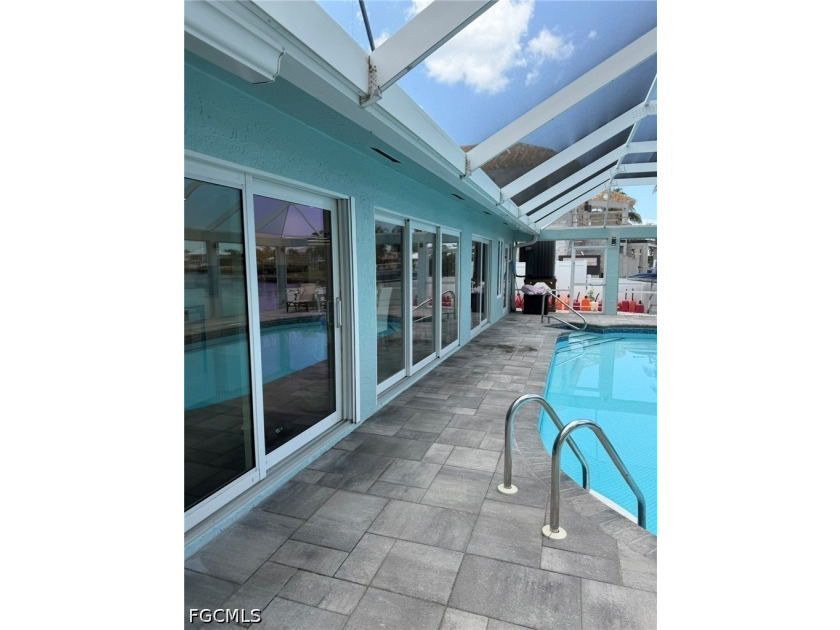 Wake up to stunning canal views that open onto a wide, tranquil - photo 18