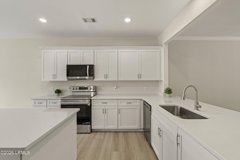 Stunning, fully-renovated Lilac 2 Bed 2 Bath Flex room, Carolina - photo 3