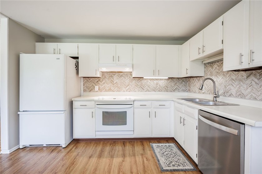 Welcome home to this beautifully maintained 3-bedroom - photo 13