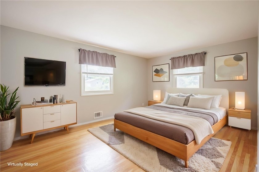 Welcome home to this beautifully maintained 3-bedroom - photo 15