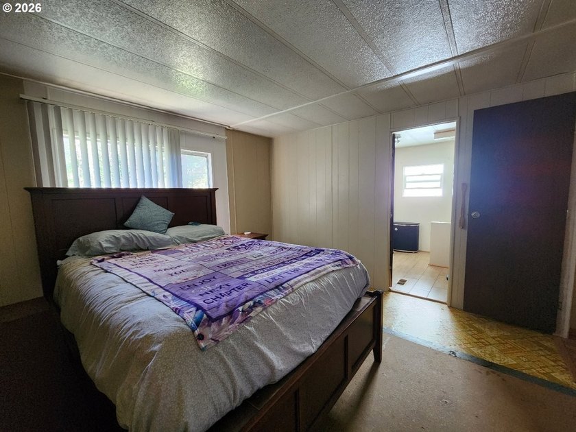 Tucked away on a private road in a charming coastal Oregon town - photo 16