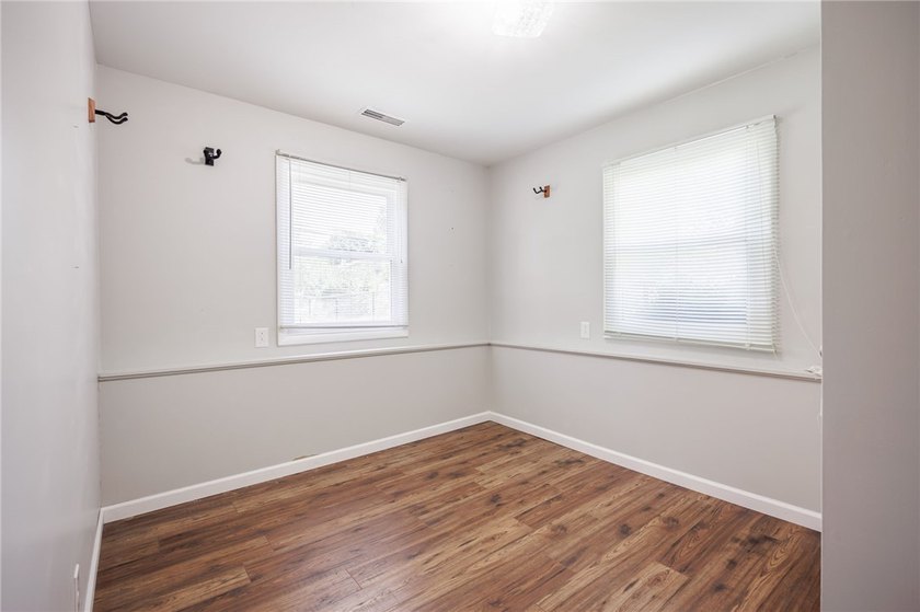 Welcome home to this beautifully maintained 3-bedroom - photo 23