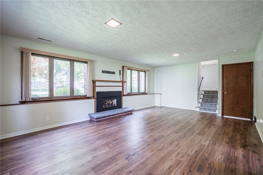 Welcome home to this beautifully maintained 3-bedroom - photo 26