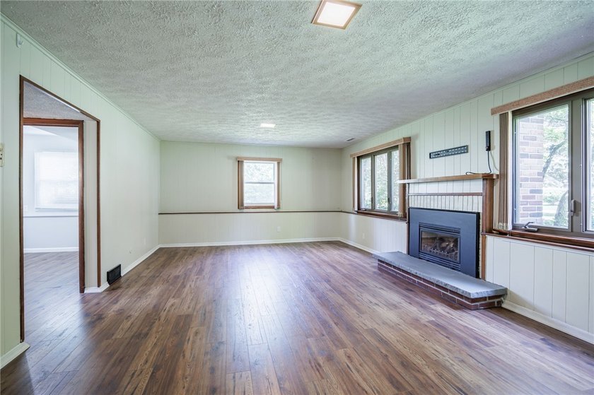 Welcome home to this beautifully maintained 3-bedroom - photo 28