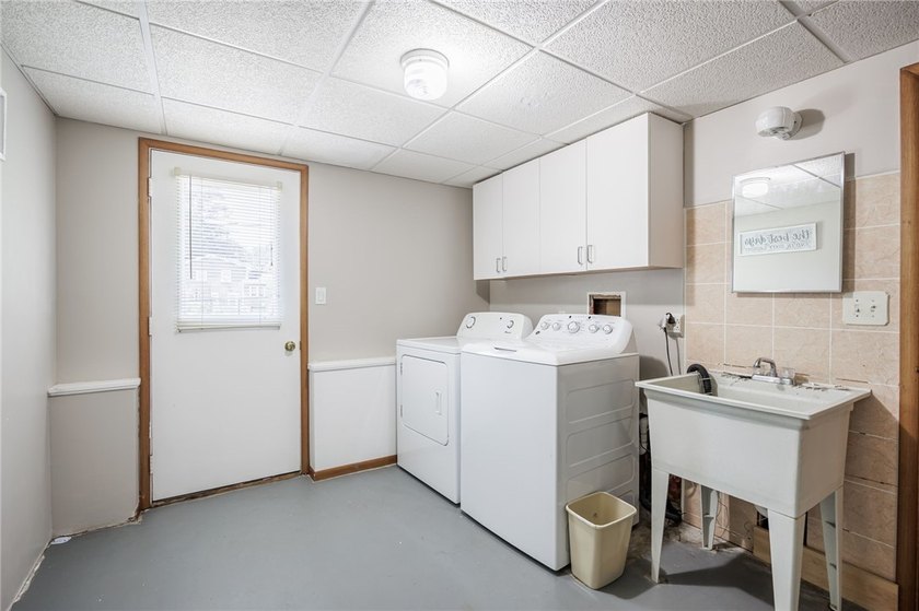 Welcome home to this beautifully maintained 3-bedroom - photo 30