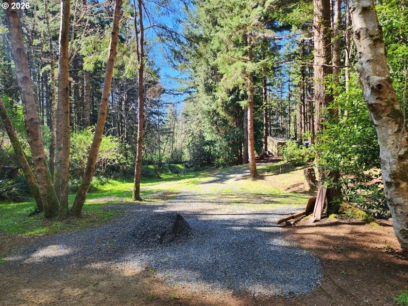 Tucked away on a private road in a charming coastal Oregon town - photo 31