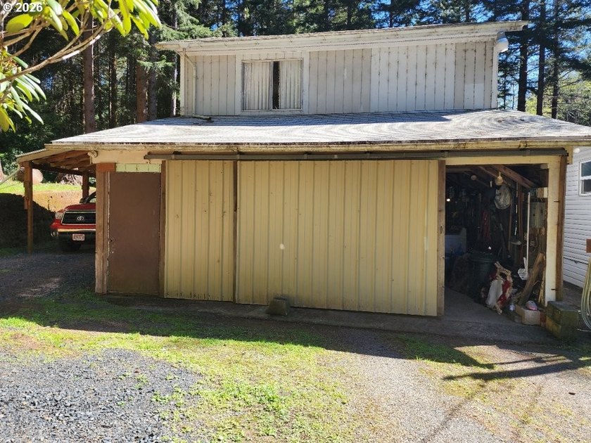 Tucked away on a private road in a charming coastal Oregon town - photo 33