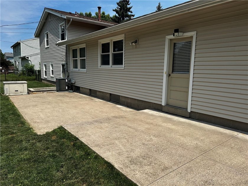 Welcome home to this beautifully maintained 3-bedroom - photo 35