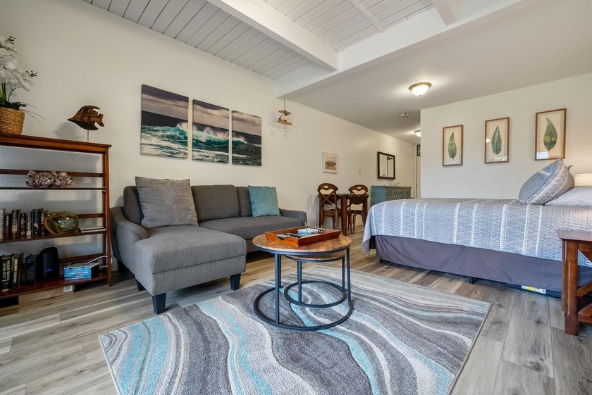Excellent renovated studio unit located in the sweet spot of - photo 11