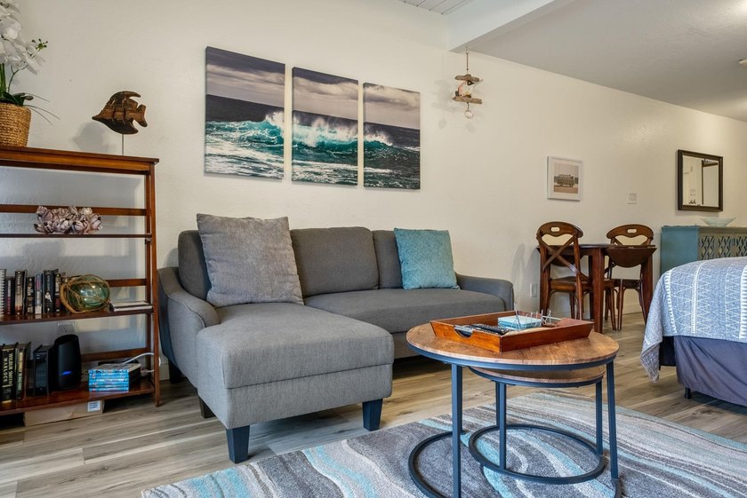 Excellent renovated studio unit located in the sweet spot of - photo 12
