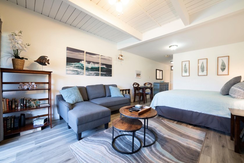Excellent renovated studio unit located in the sweet spot of - photo 14