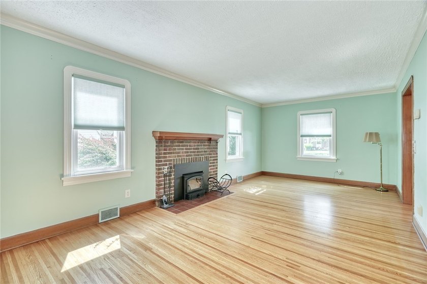 Welcome to 136 Hoover Road! This 1935 Colonial offers 4 spacious - photo 7
