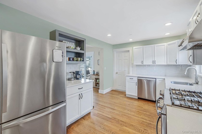 Ideally situated between the beach and bay in Long Beach's - photo 18
