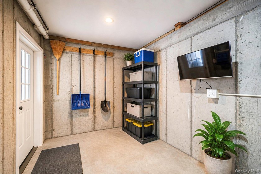 Ideally situated between the beach and bay in Long Beach's - photo 35