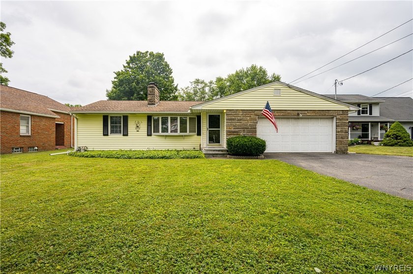 Welcome home to this charming 3-bedroom, 1-bath ranch nestled in - photo 2