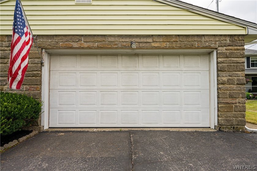 Welcome home to this charming 3-bedroom, 1-bath ranch nestled in - photo 4