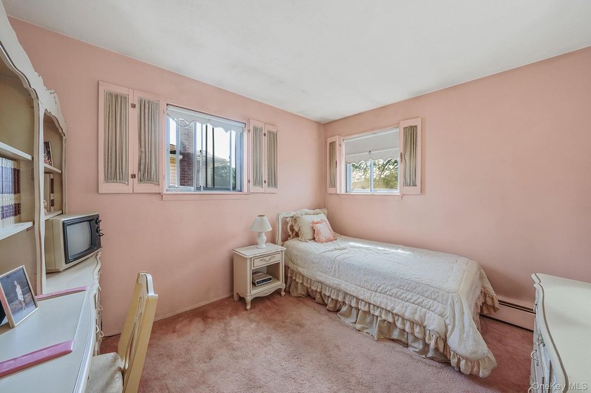 Welcome to this charming Hi Ranch in the heart of South Bellmore - photo 9