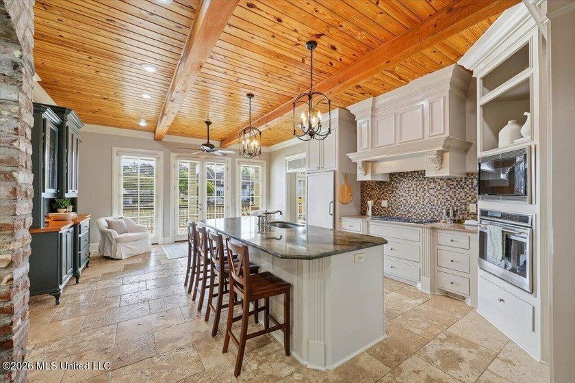 WATERFRONT! Exceptional custom-built lakefront home in Reunion - photo 13
