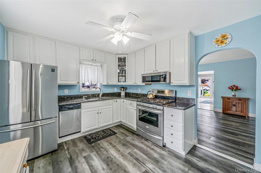 Welcome to this beautiful custom Cape Cod at 1333 Boston Ave - photo 14