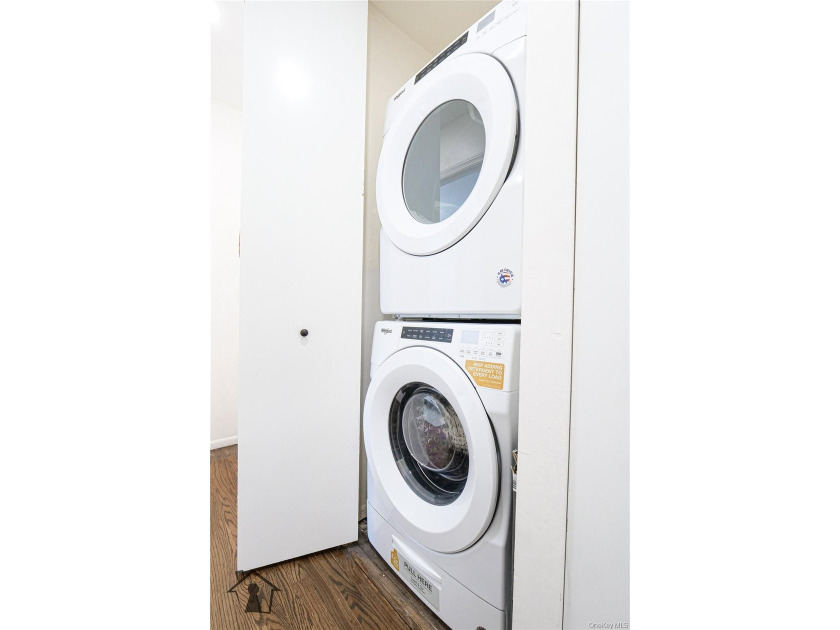 Located in a well-maintained building, Unit 2D offers a - photo 20