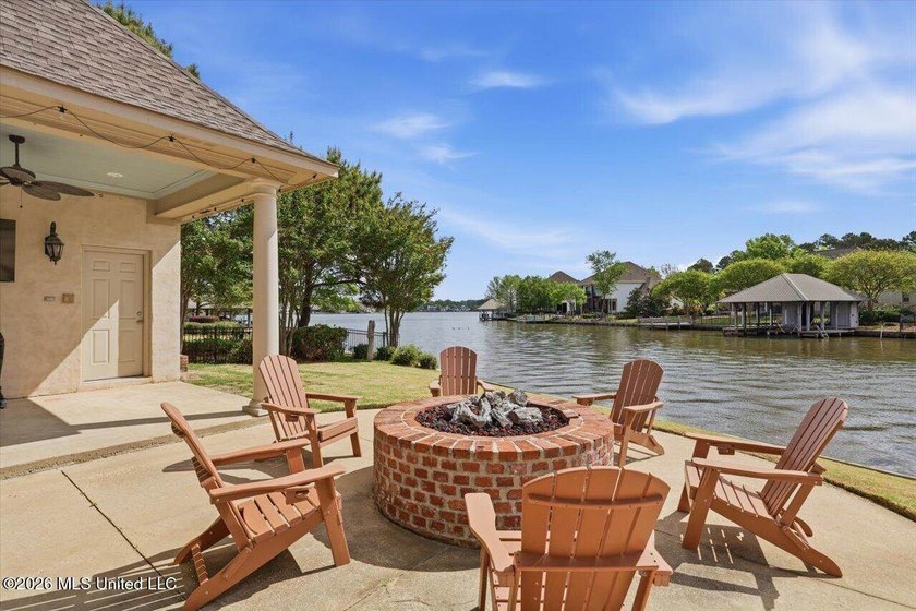 WATERFRONT! Exceptional custom-built lakefront home in Reunion - photo 45