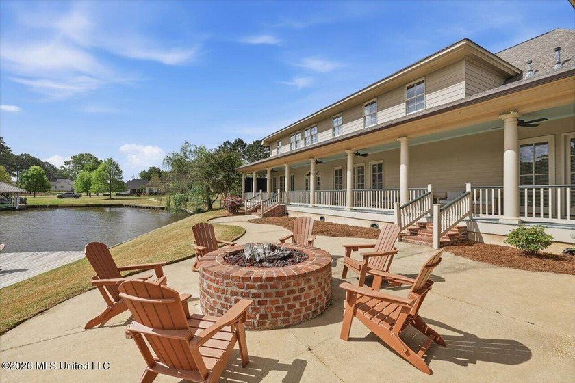 WATERFRONT! Exceptional custom-built lakefront home in Reunion - photo 46