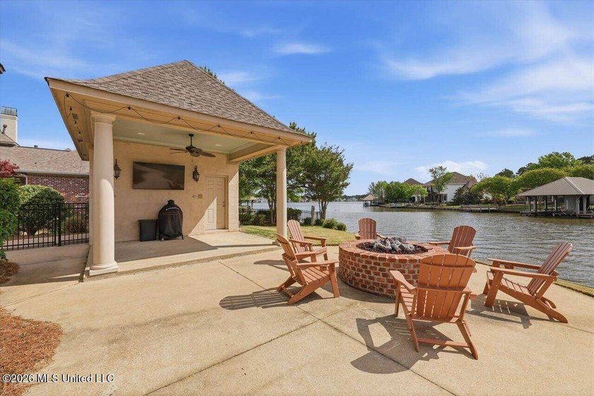 WATERFRONT! Exceptional custom-built lakefront home in Reunion - photo 47