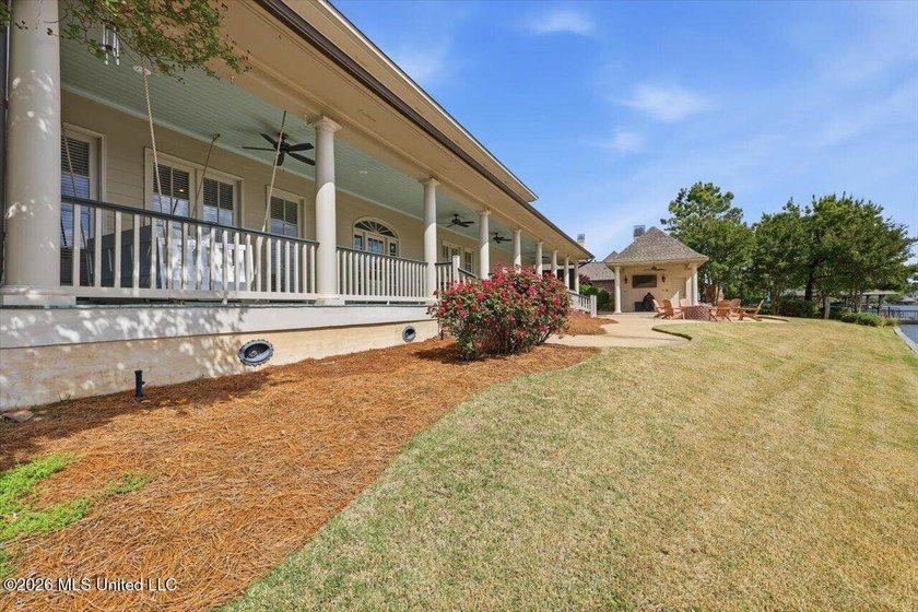 WATERFRONT! Exceptional custom-built lakefront home in Reunion - photo 49
