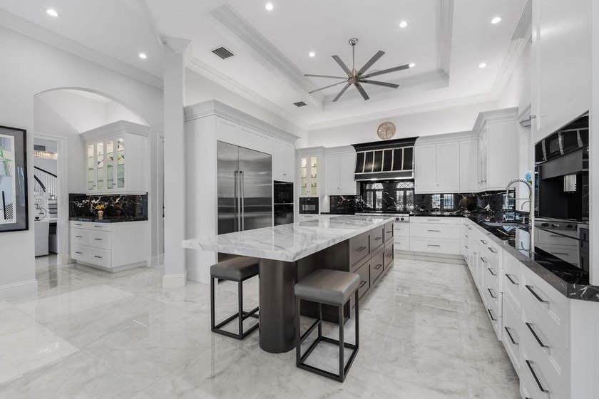 Nestled along the widest canal in Royal Palm Yacht &amp; Country - photo 14