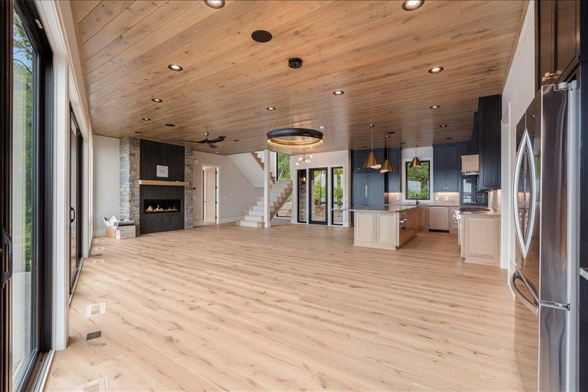 Welcome to Your Stunning New Lake Home on Highly Sought After - photo 17