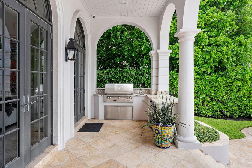 Nestled along the widest canal in Royal Palm Yacht &amp; Country - photo 19