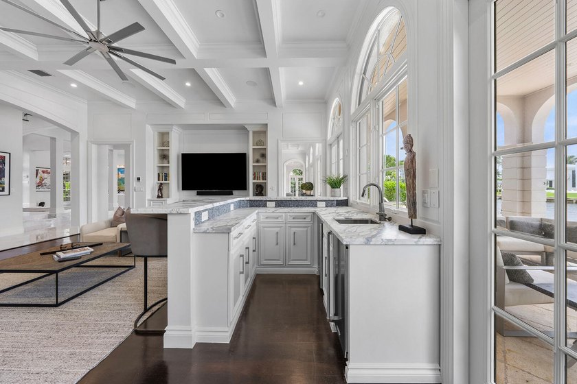 Nestled along the widest canal in Royal Palm Yacht &amp; Country - photo 27
