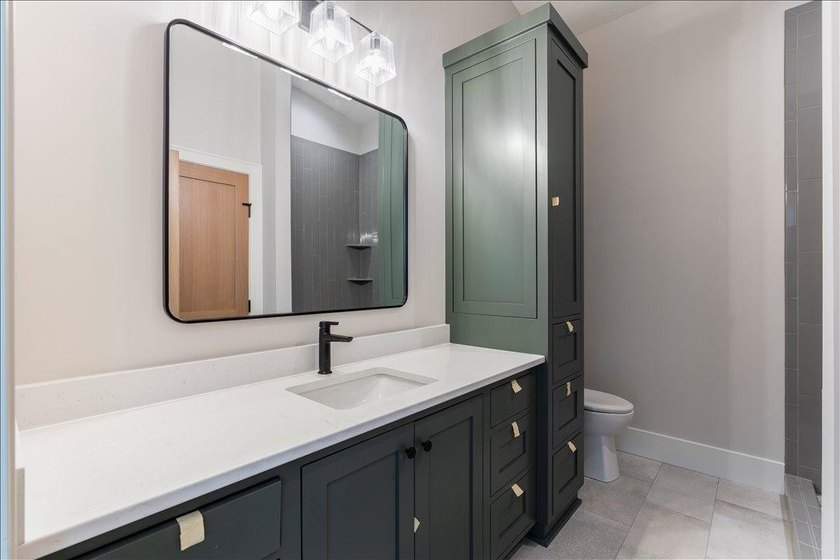 Welcome to Your Stunning New Lake Home on Highly Sought After - photo 32